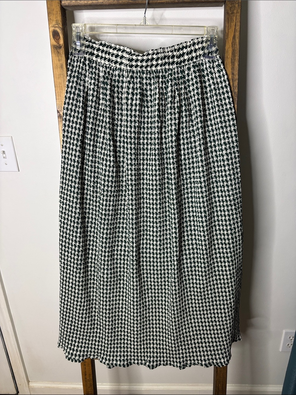 Houndstooth Pleated Midi Skirt in Green & White Size L - Picture 4 of 4